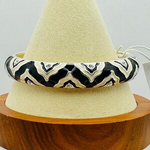 Vera Bradley Black/Cream Arabesque Hinged Bangle Bracelet NWT Silver Tone